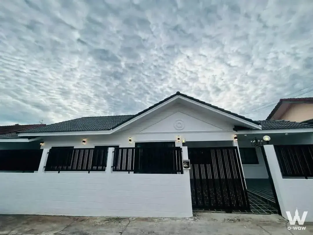 House with 3 bedrooms for rent at Chok Chai Village 9 — photo 1 of 5