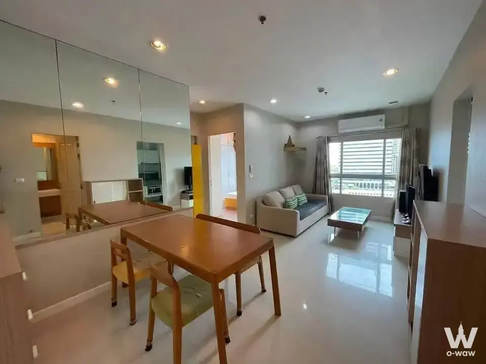 Near BTS Krungthonburi Station, Sathon