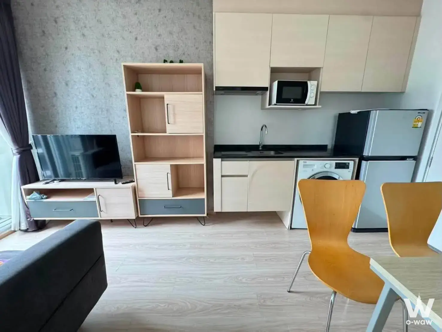 Open-plan kitchen and living area in Noble Revolve Ratchada 2 condo unit