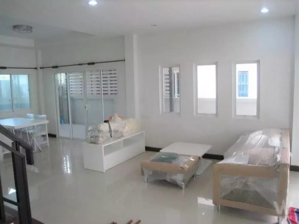 Bright open-plan living room in a Pieamsuk 3-bed condo with glossy tile floors and wrapped furniture