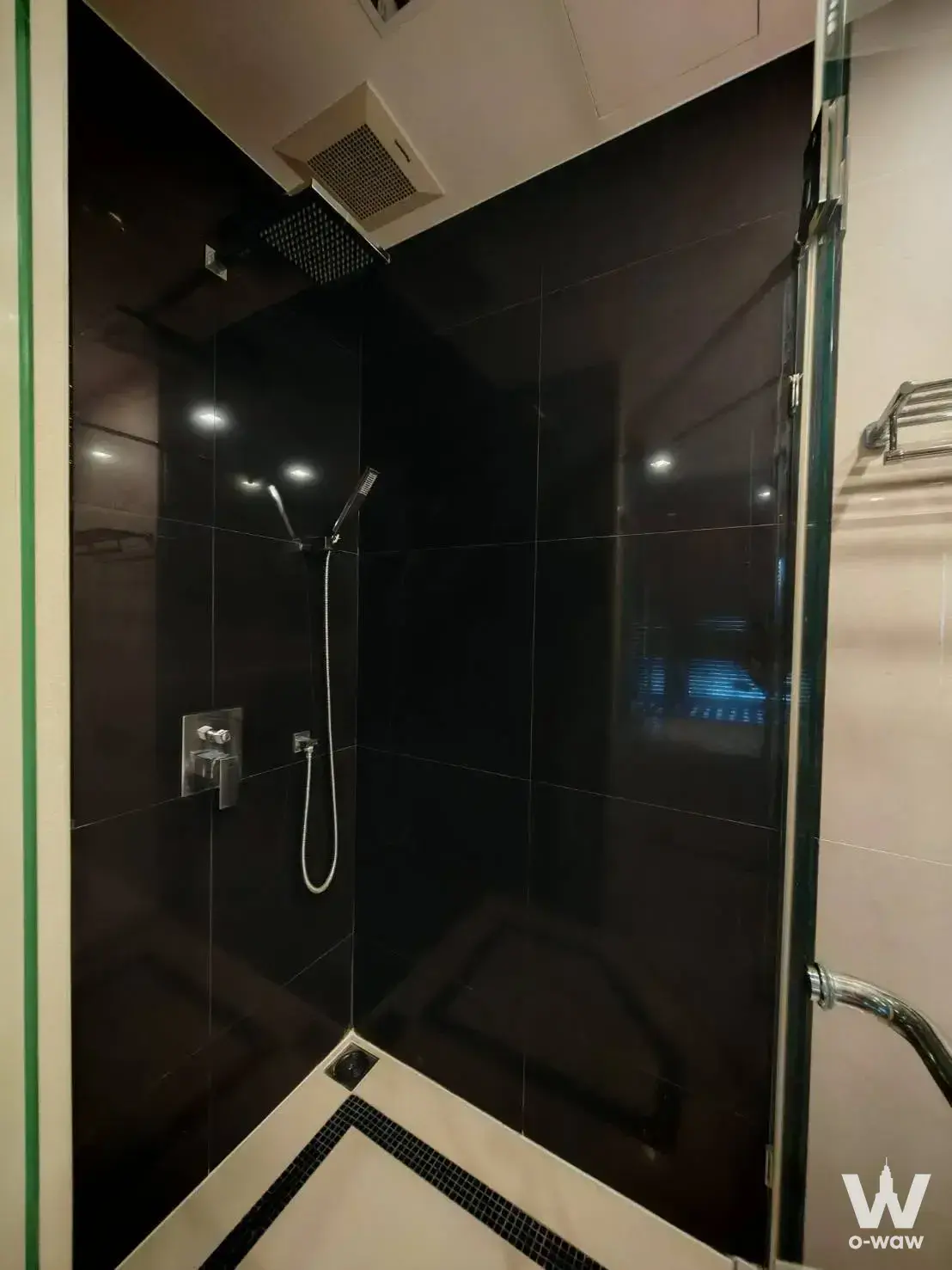 Condo with 1 bedroom for rent at The Address Sathon — photo 2 of 5