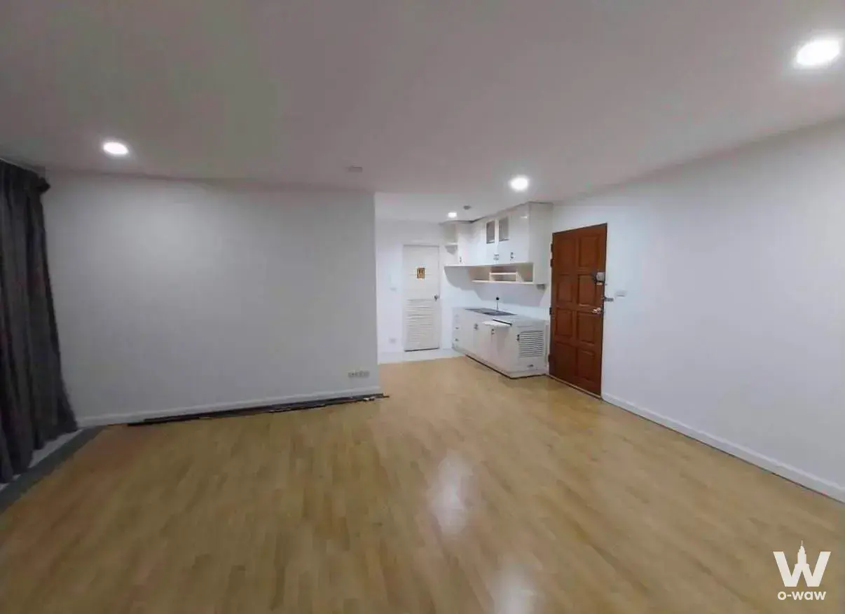 Soi Ratchadaphisek 30, Bangkok