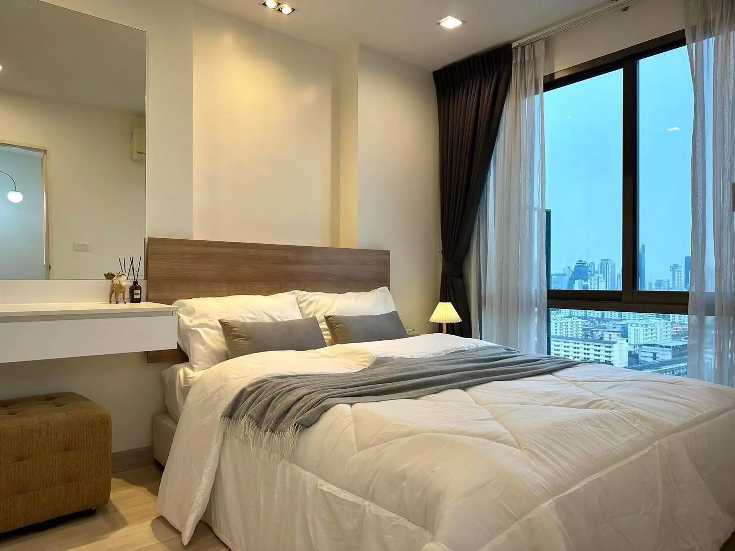 Furnished bedroom in Casa Condo Asoke-Dindaeng featuring a high-floor city view and floating vanity desk