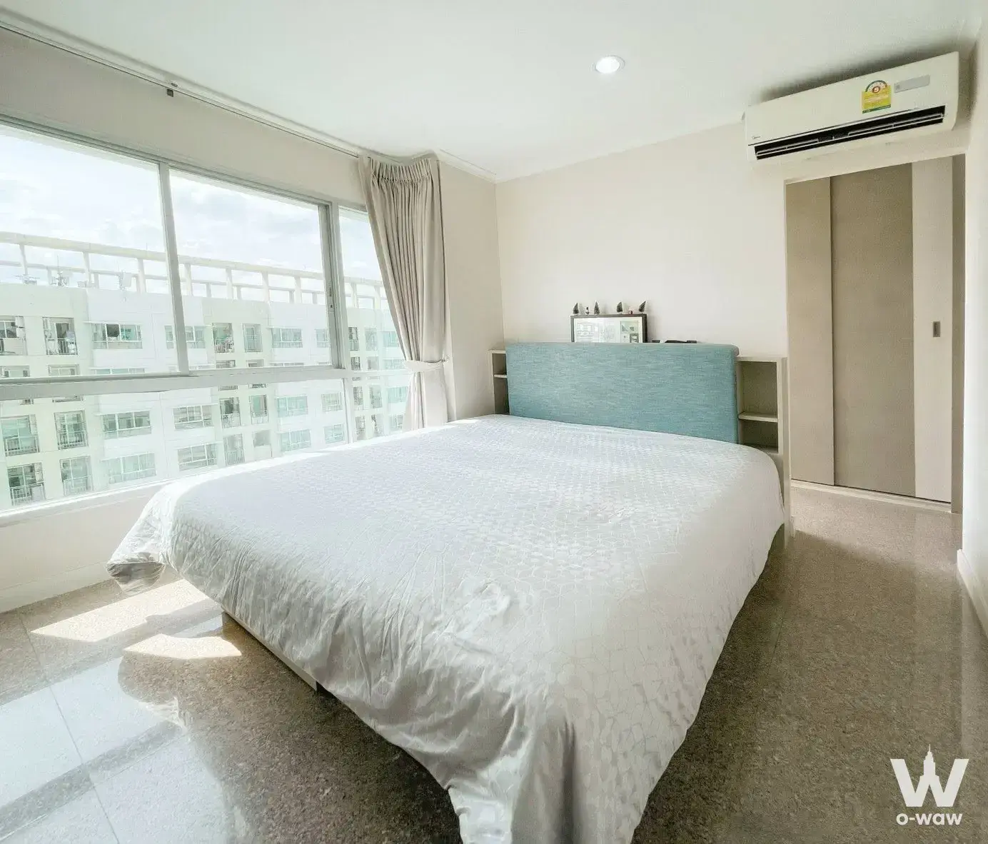 Bedroom with panoramic window view in Lumpini Park Riverside Rama 3 2-bed condo
