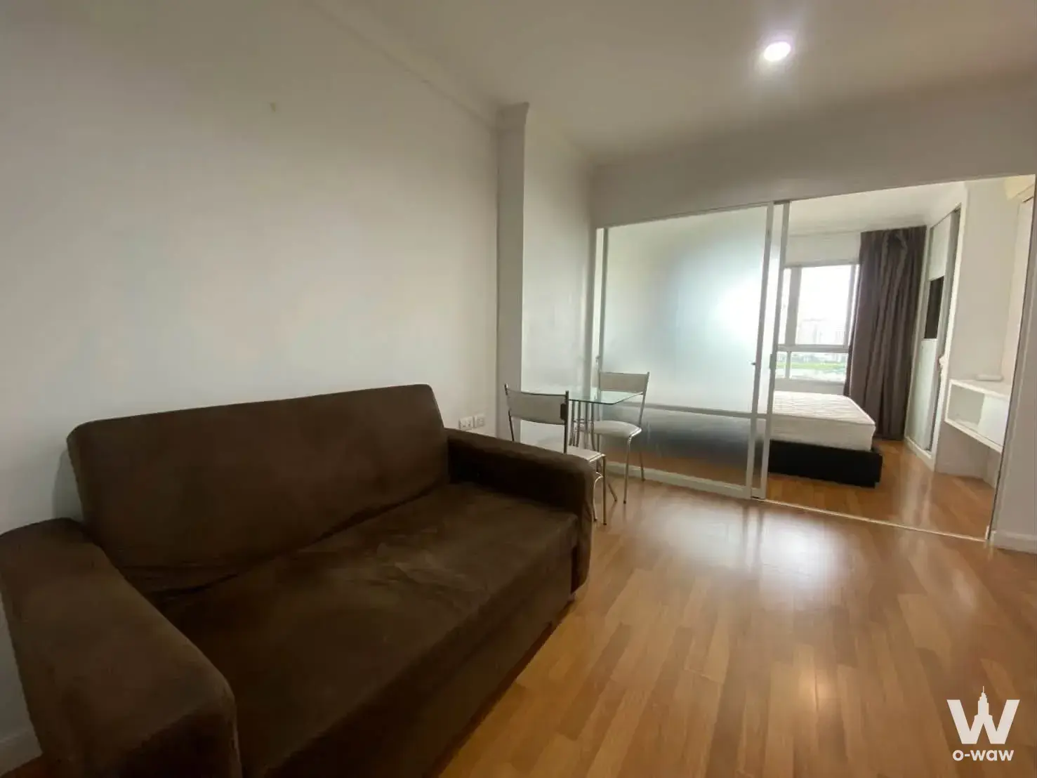 Studio apartment for rent in Lumpini Place Rama 9 with frosted glass partition and minimalist layout