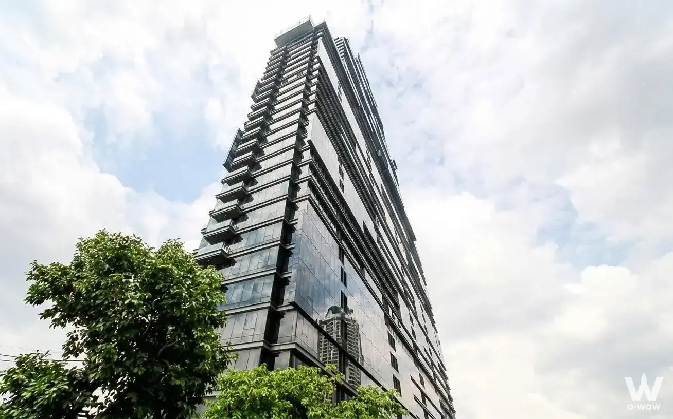 Central Sathorn, connecting Sathorn Road, Charoen Krung Road and Rama III Road, Bangkok