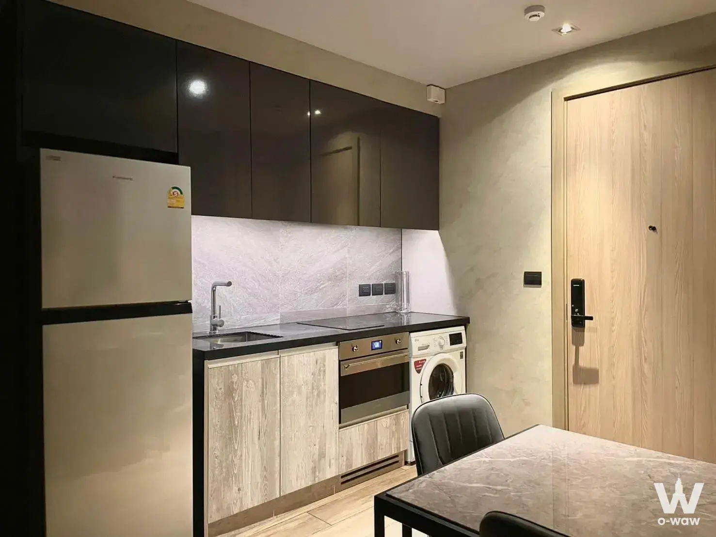 Condo with 1 bedroom for rent at The Lofts Asoke — photo 2 of 5