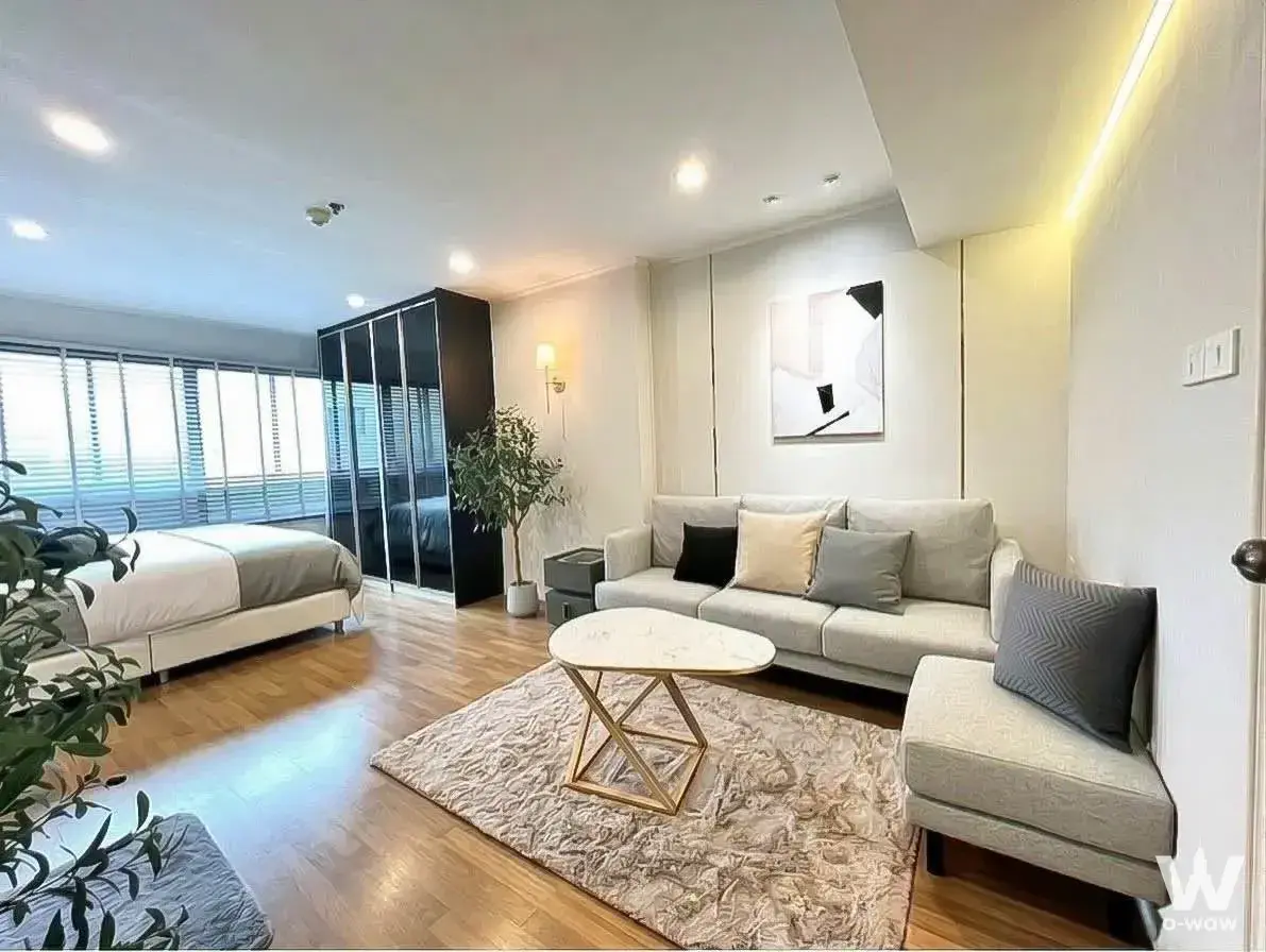 Condo with 1 bedroom for sale at Lumpini Place Phahon-Saphan Khwai — photo 1 of 4