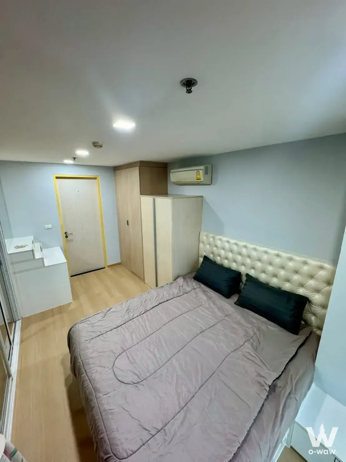 Near MRT Lat Phrao Station (1-minute walk), close to Central Ladprao, Union Mall, BTS Mo Chit, Central Rama 9, and Petchburi/Asoke area.