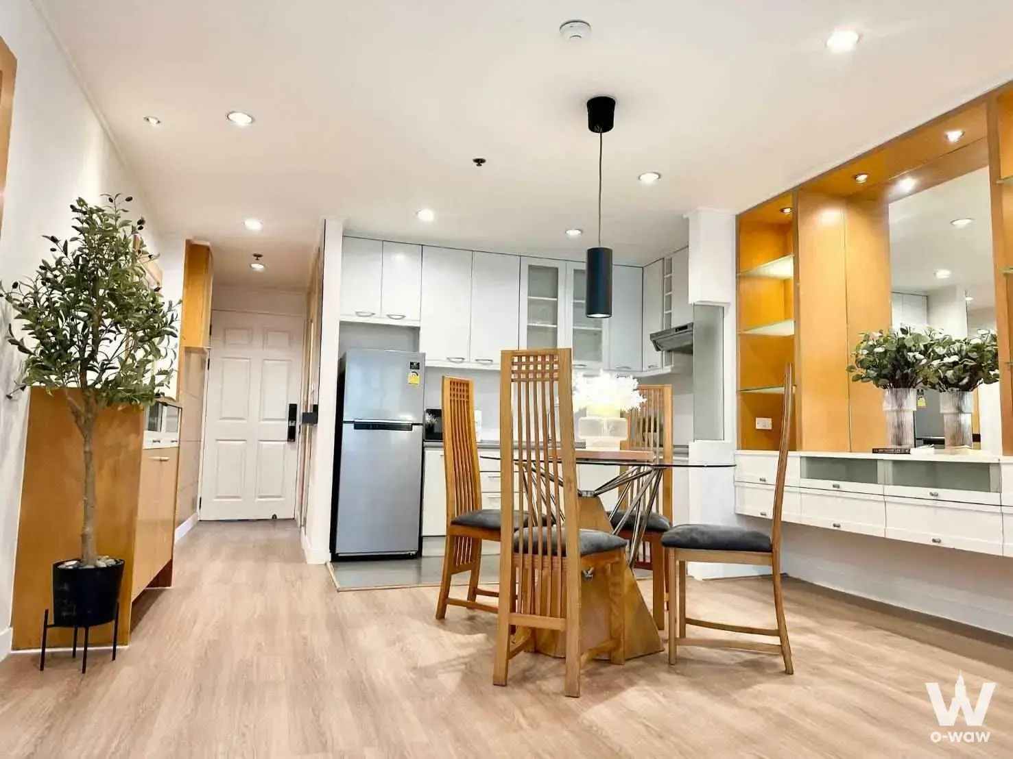 Condo with 2 bedrooms for rent at The Royal Place 1 — photo 2 of 5