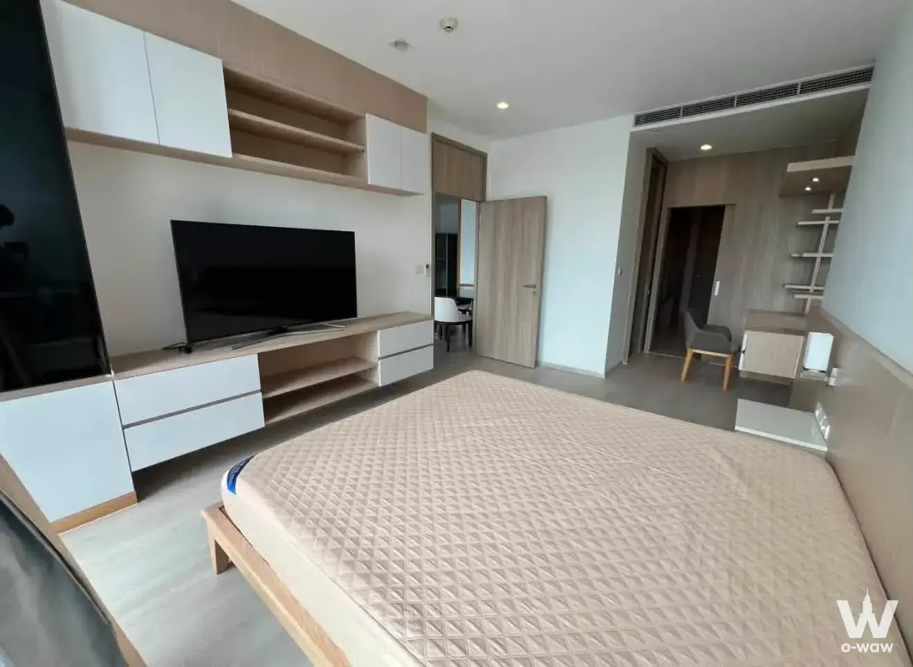 Condo with 2 bedrooms for rent at Noble Ploenchit — photo 3 of 5