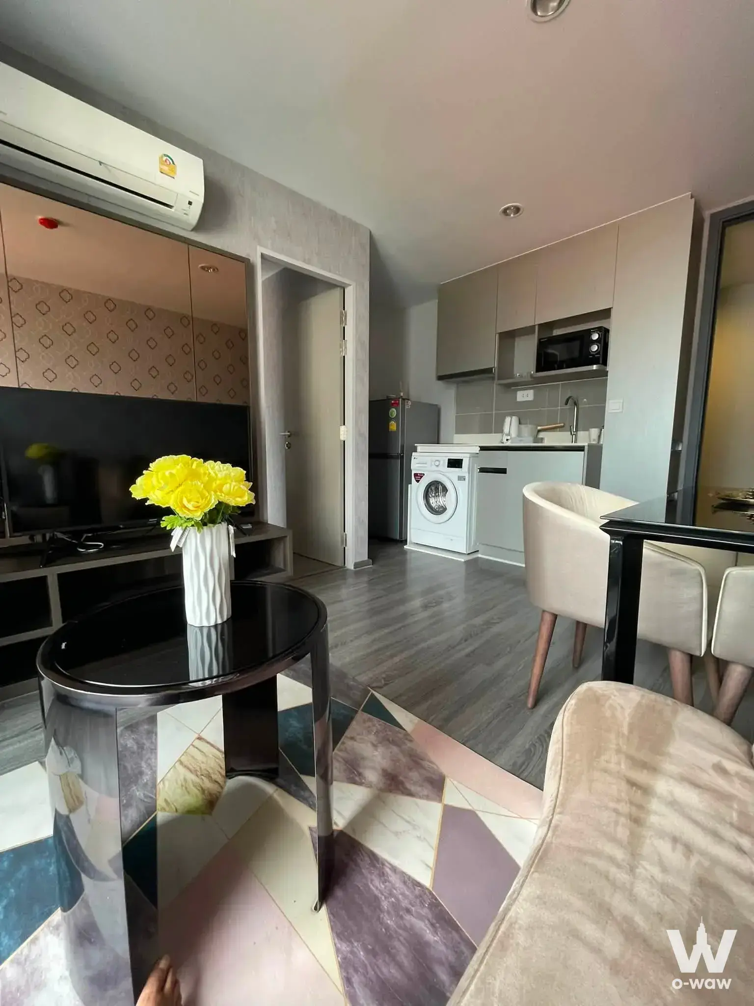 Condo with 1 bedroom for rent at IDEO Mobi Sukhumvit Tower B — photo 1 of 5