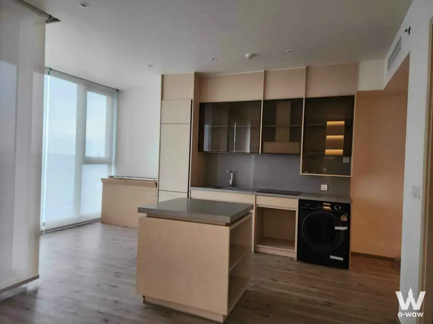Condo with 2 bedrooms for rent at AROM WONGAMAT — photo 3 of 5