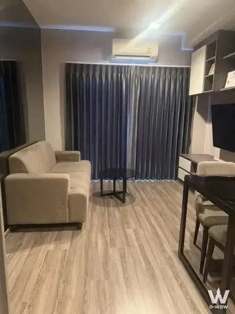 Sathorn, near Wongwian Yai BTS Station (400 meters)