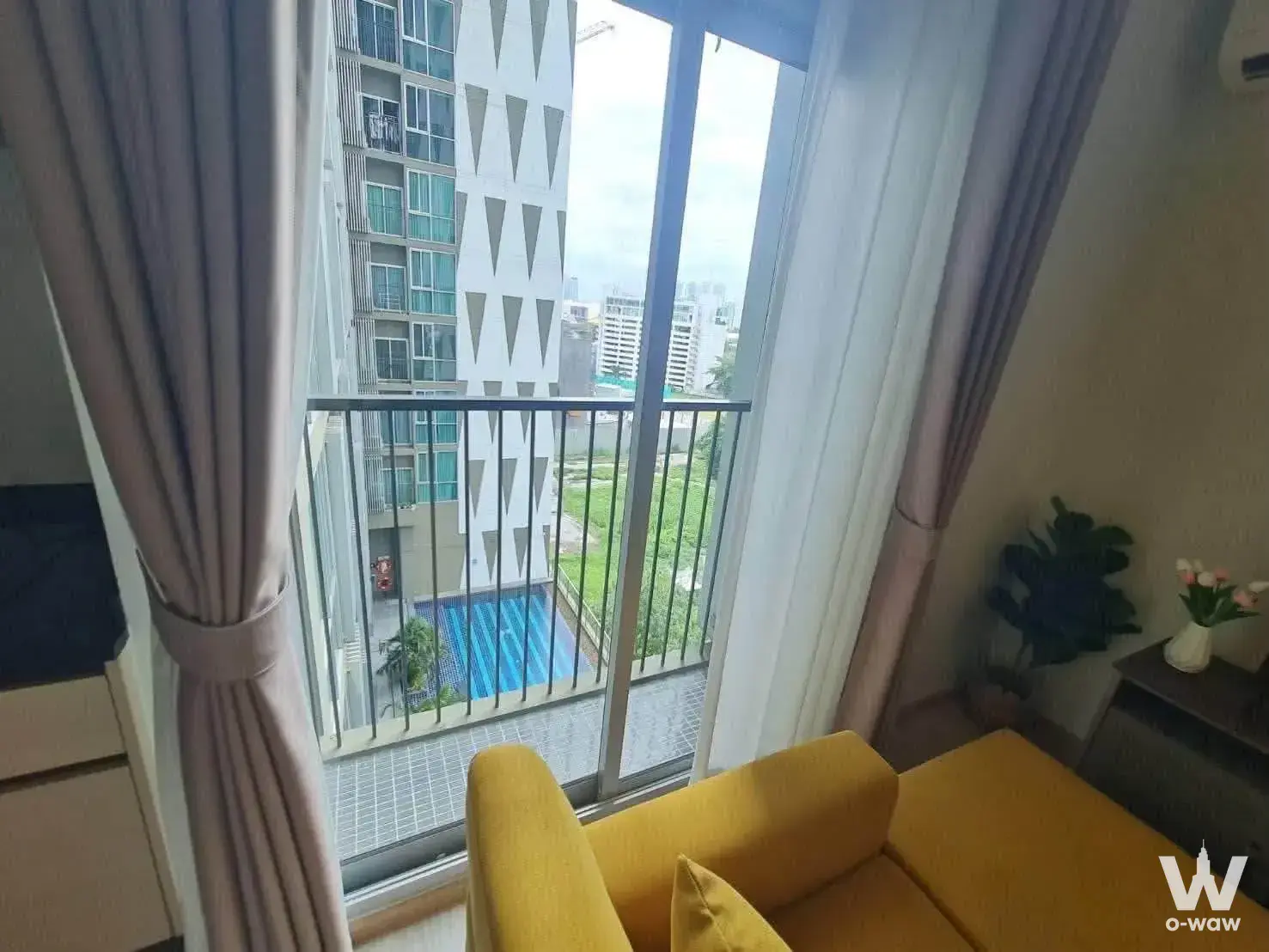 Condo with 2 bedrooms for rent at Noble Revolve Ratchada 2 — photo 3 of 5