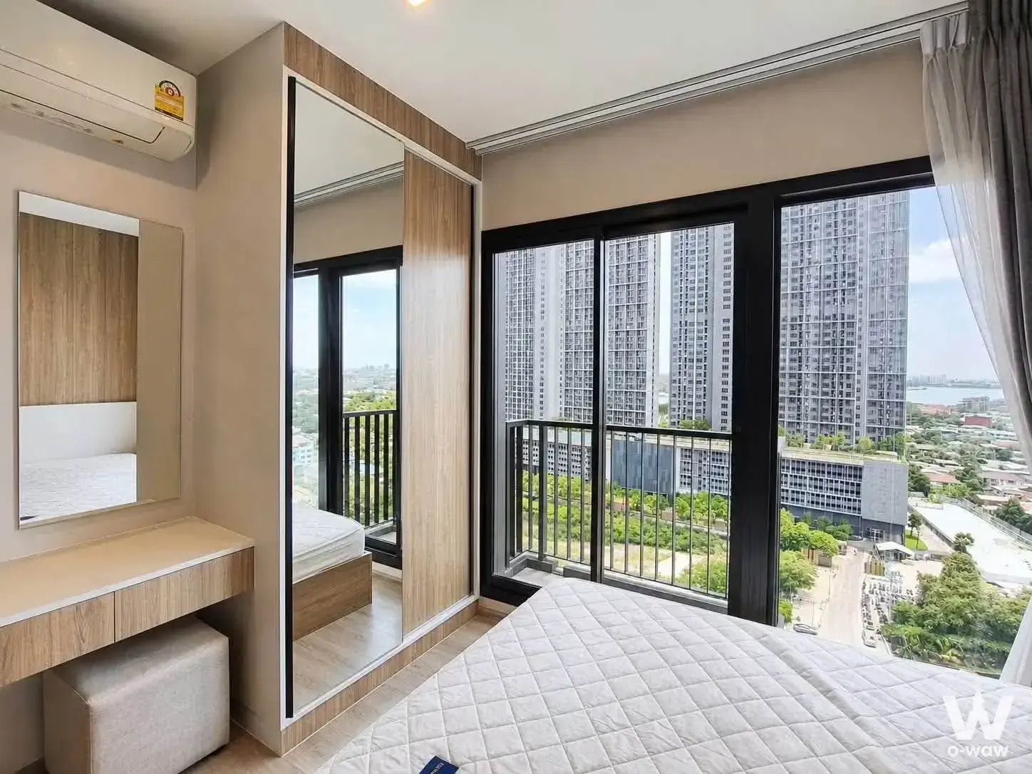 Condo with 1 bedroom for rent at The Politan Rive — photo 2 of 5