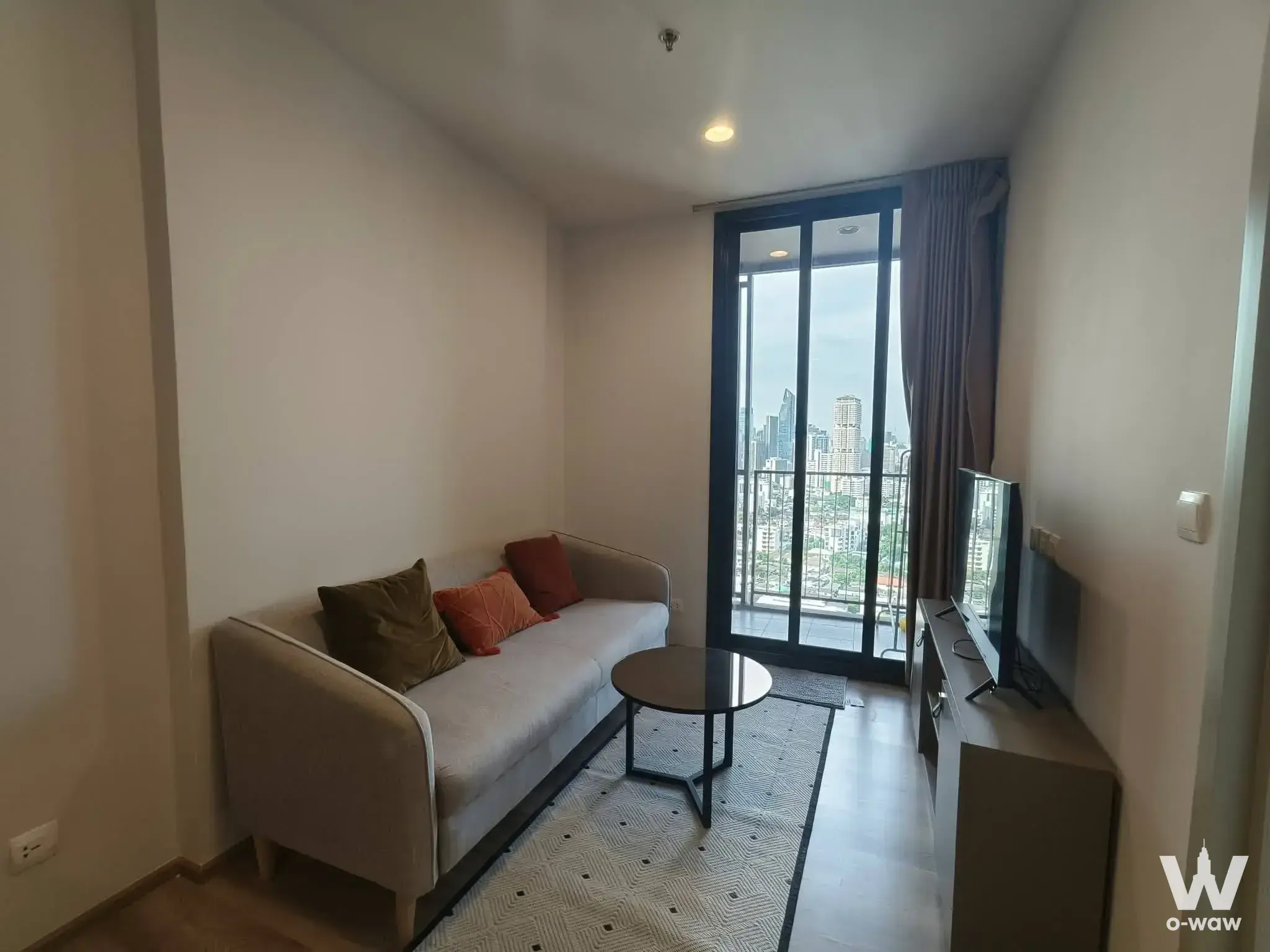Condo with 1 bedroom for rent at Oka Haus — photo 4 of 5