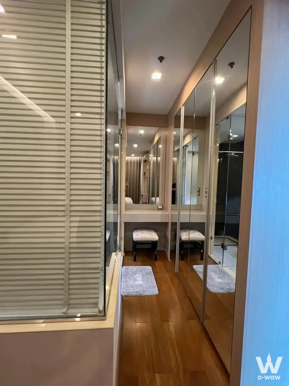 Condo with 1 bedroom for rent at The Address Asoke — photo 2 of 5