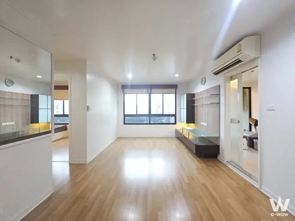 Condo with 2 bedrooms for sale at Lumpini Place Phahon-Saphan Khwai — photo 1 of 5