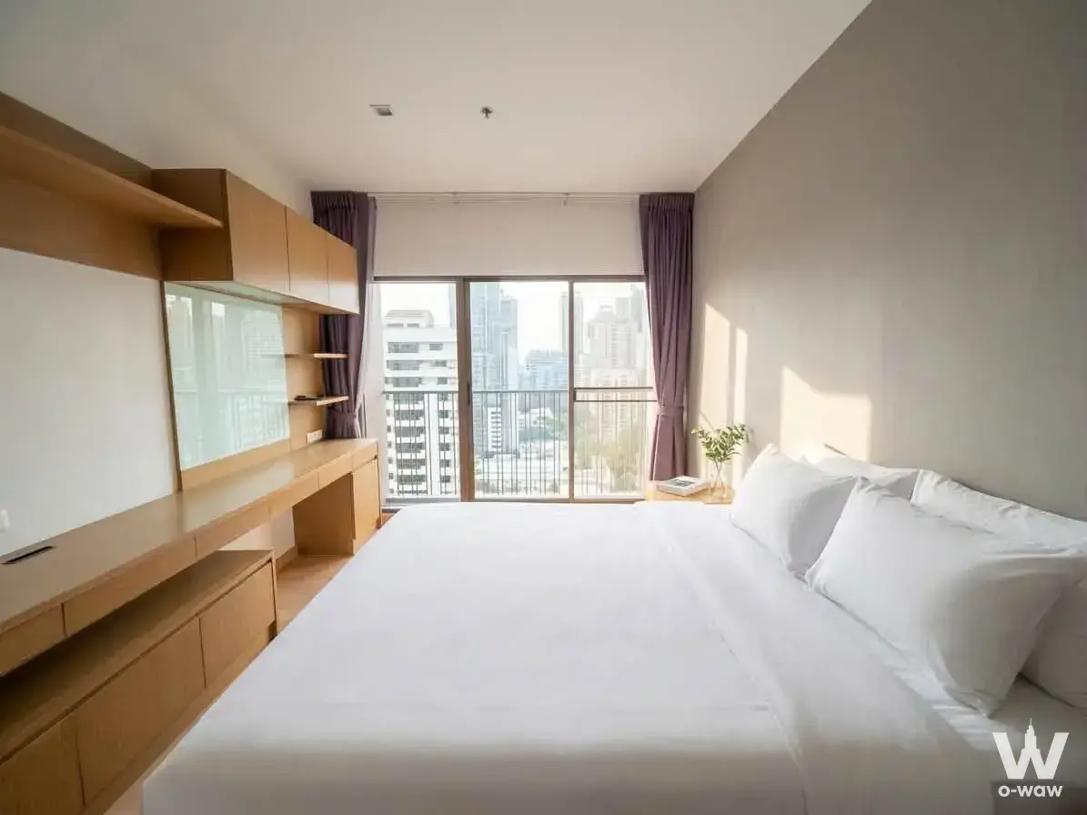Condo with 1 bedroom for rent at Noble Refine — photo 3 of 5