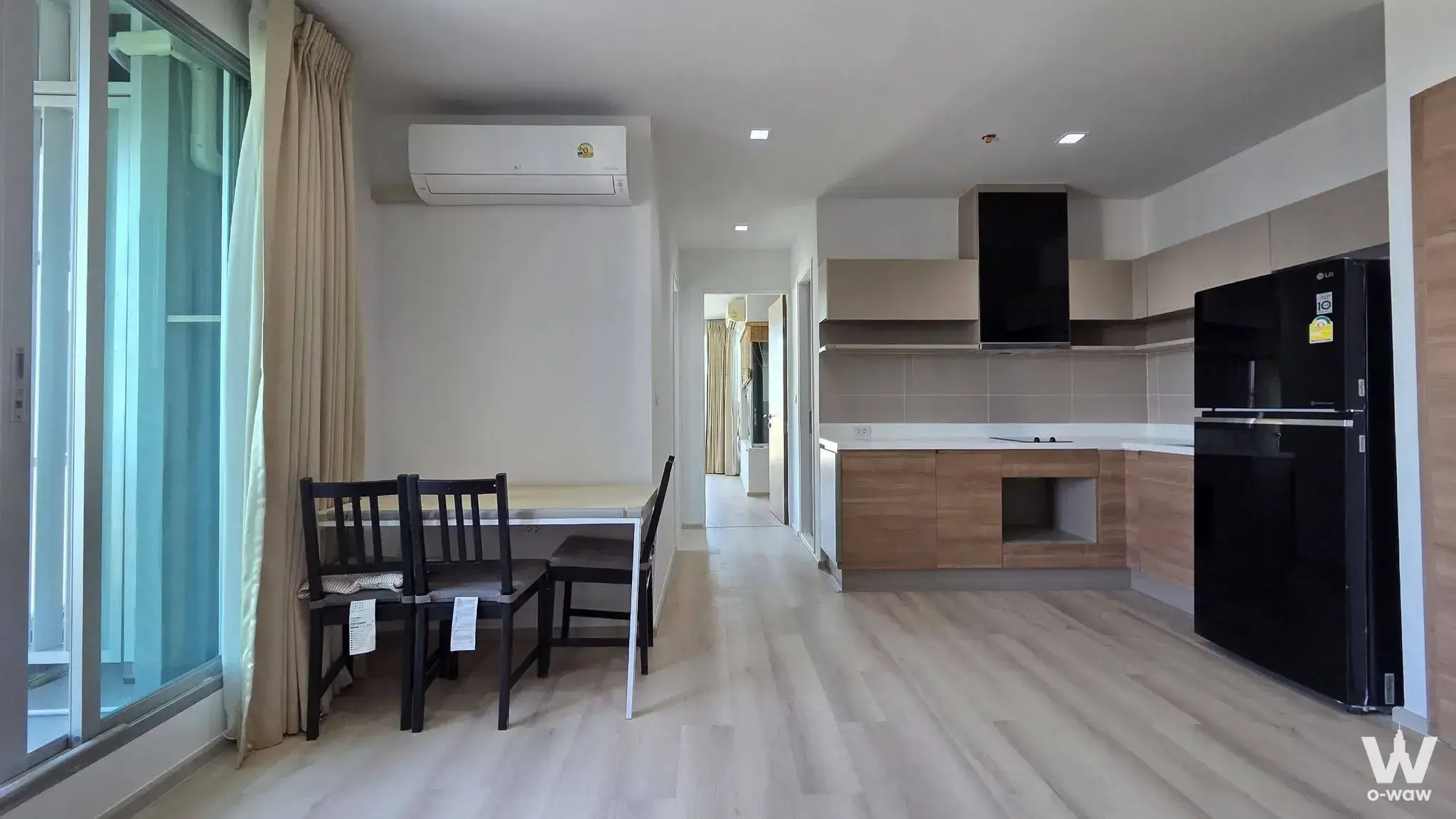 RHYTHM Phahon-Ari 2-bed condo open-plan living area with modern kitchen and dining set