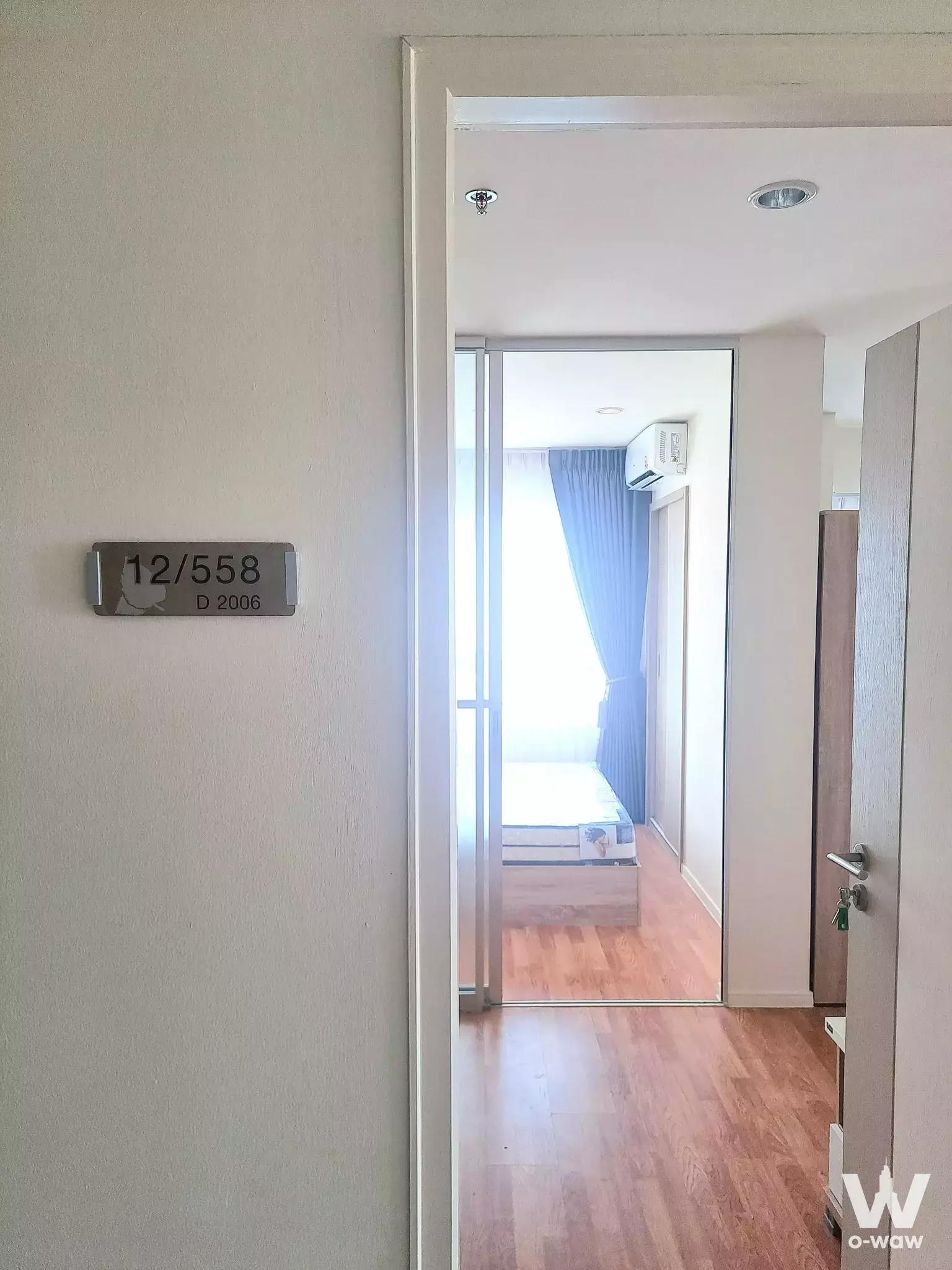 Phetkasem Road (Soi 98), near MRT Lak Song Station