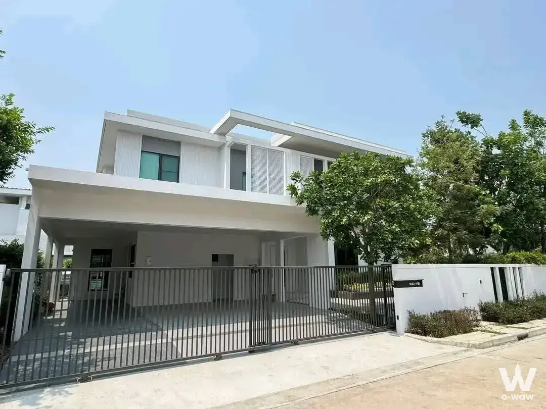 Bangna Km. 15, near Suvarnabhumi Airport / ASB / VERSO / Mega Bangna