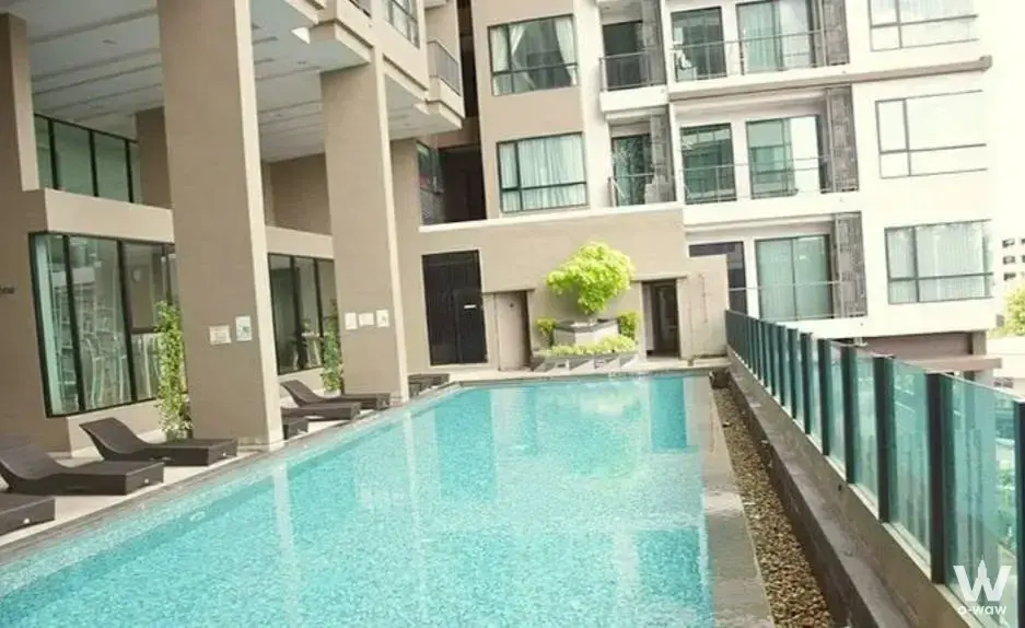 Opposite Kasetsart University (Ngamwongwan Gate 1), Soi Phahonyothin 54, Bangkok, Thailand. 2 minutes walk to Kasetsart University and Kasetsart University Intersection Market. Near BTS Green Line Kasetsart University Station and Major Ratchayothin Mall.