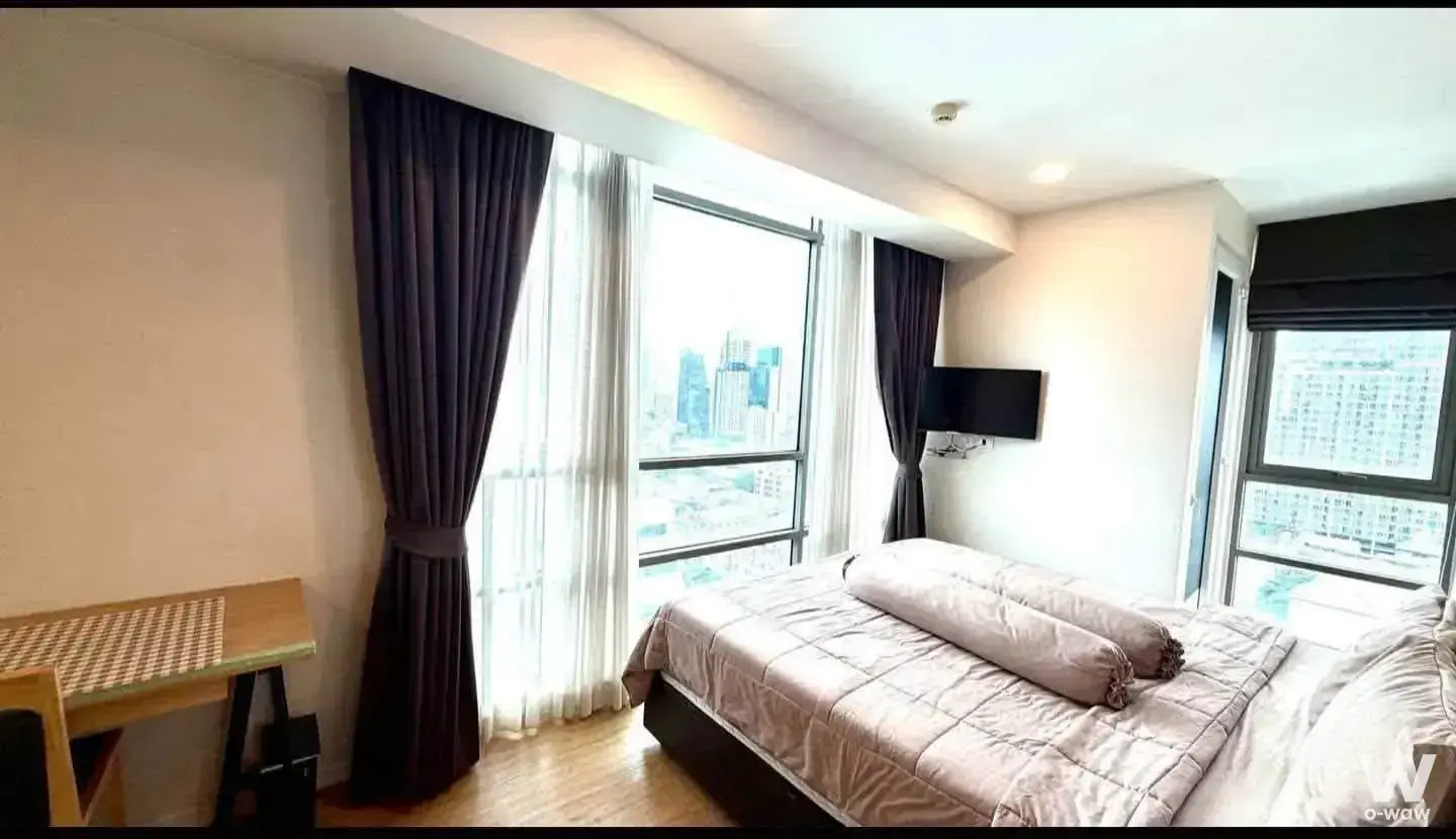 Condo with 3 bedrooms for rent at Siamese Surawong — photo 6 of 7