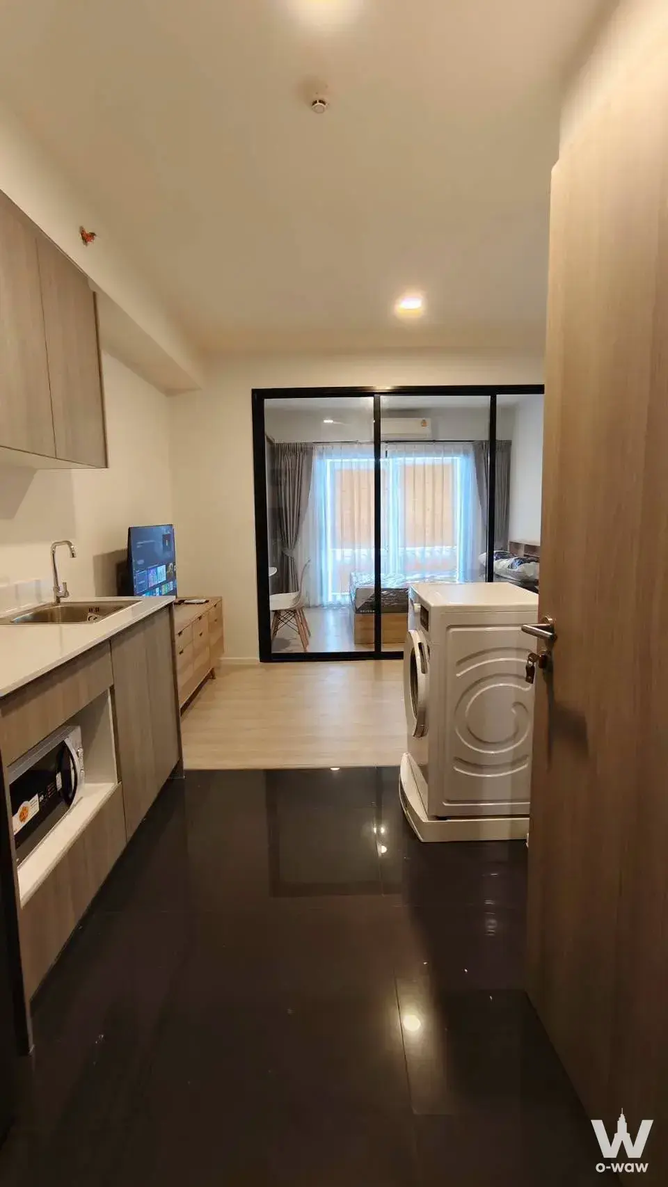 Bang Na, near Mega Bangna, close to Bang Na-Trat Road and Highway, Suvarnabhumi Airport, industrial estates, IKEA, and Mega Bangna