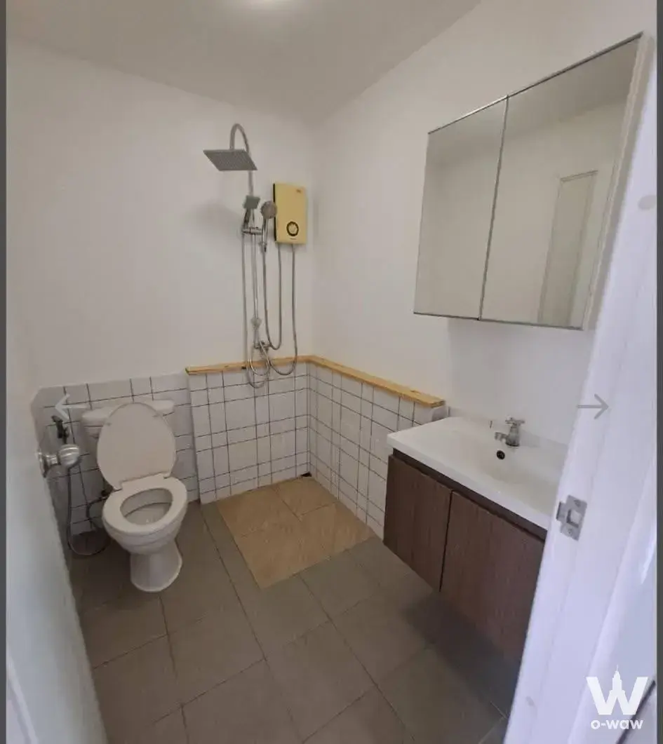 Villette lite 3-bed townhouse compact bathroom with dark wood vanity and rain shower head