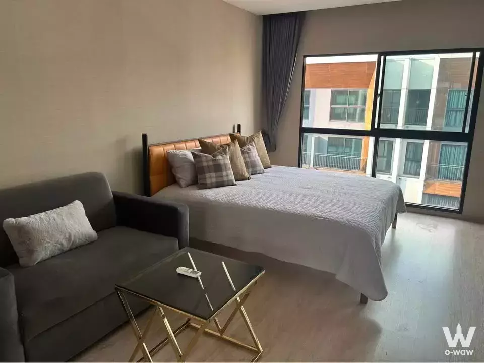 Master bedroom in Arden Phatthanakan townhouse with tan leather headboard and balcony access