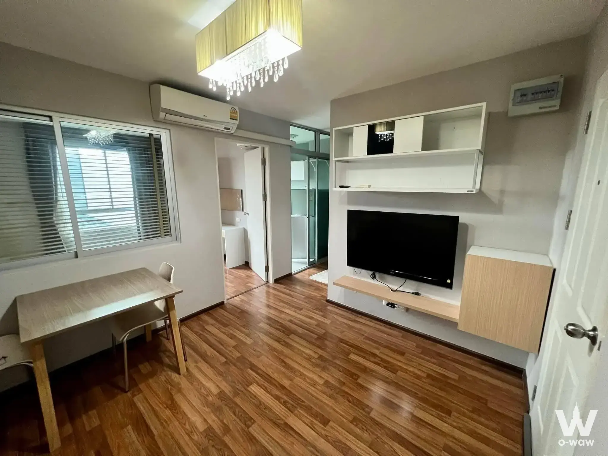 Near BTS Saphan Taksin Line (Sena Nikhom Station), close to Kasetsart University, Major Cineplex Ratchayothin, SCB Park, Central Ladprao, Union Mall, Bang Khen Market, Paolo Hospital Kasetsart, Chatuchak Park, and Rot Fai Park.