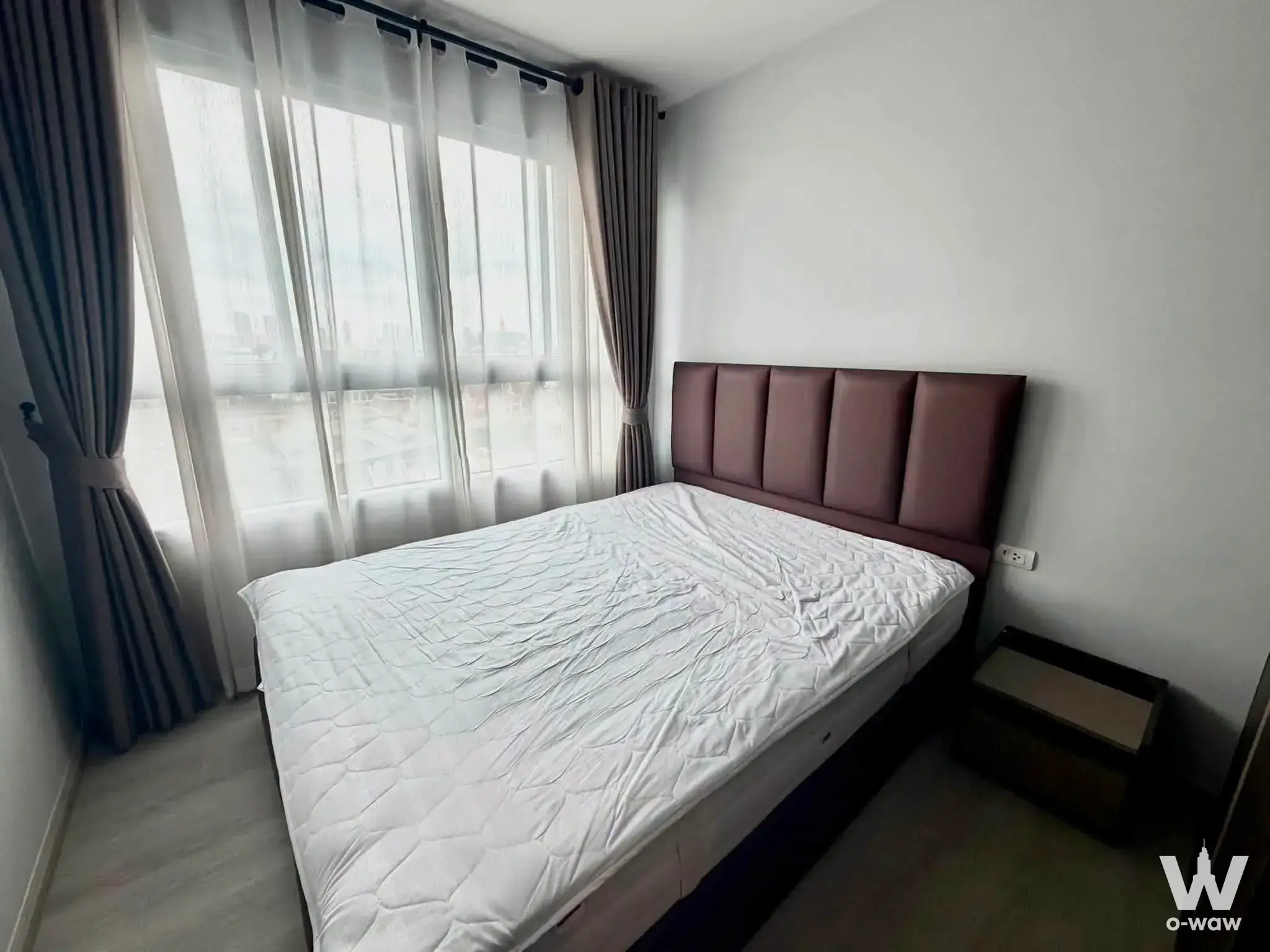 Near MRT Blue Line Bang Phlat Station, Charan Sanitwong Soi 70, Bangkok