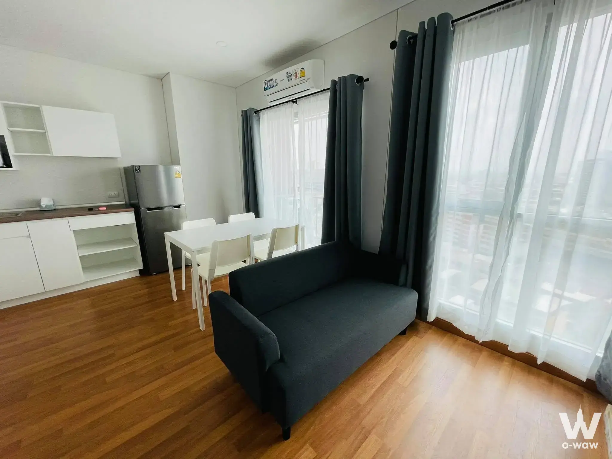 Ratchada-Sathu area, near Sathorn-Silom Road, 400m from expressway, 1.5km from Chan Road BRT, 3.4km from Surasak BTS Station, 210m from Sarasas Pithaya School, 750m from Central Plaza Ratchada-Rama 3, 1.2km from The Up Rama 3