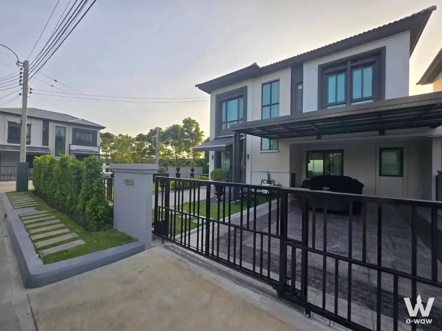 Sukhumvit-Bangna, near Mega Bangna (600m)