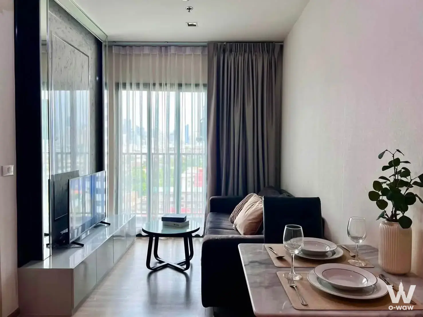 Commercial with 1 bedroom for rent at THE BASE Phetchaburi-Thonglor เดอะ เบส เพชรบุรี - ทองหล่อ — photo 1 of 5