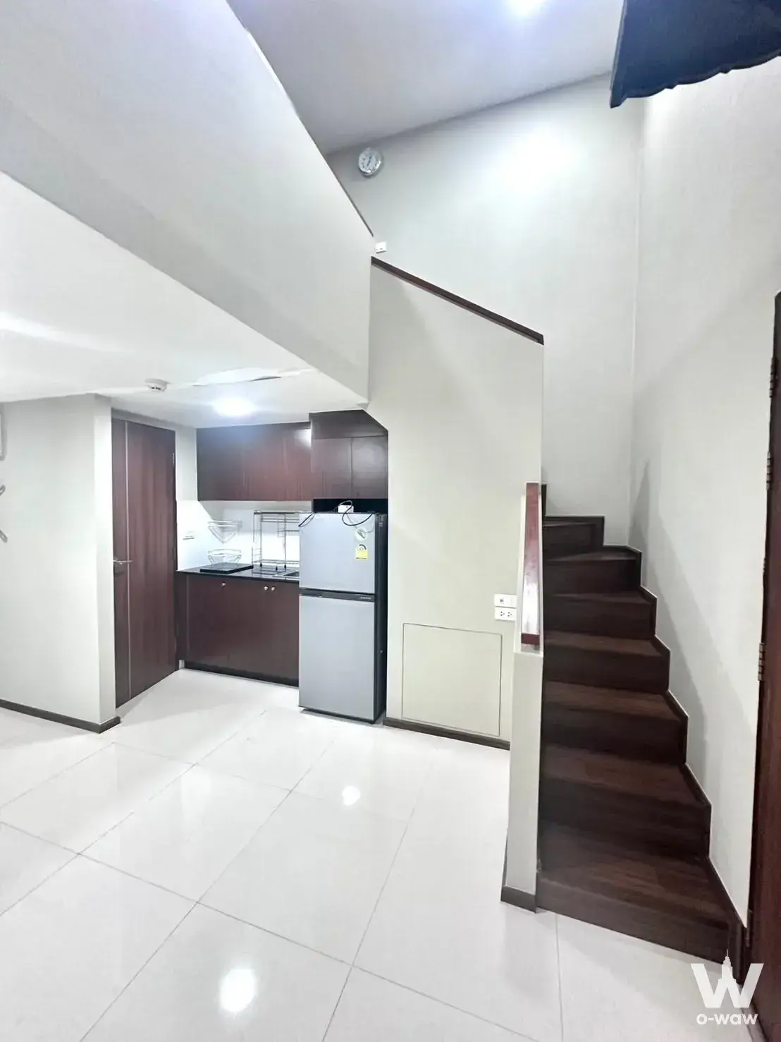 Soi Lat Phrao 93, near MRT Mahadthai Station (Yellow Line), 250 meters from main road. Close to universities, hospitals, and shopping malls.