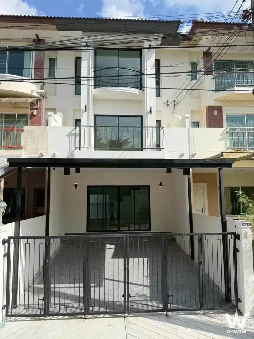 Near Sai Yud BTS Station, Don Mueang Airport, Bhumibol Adulyadej Hospital, CGH Hospital, Central Ram Intra, Lotus, Big C, Sripatum University, Kasetsart University. Accessible via Phahonyothin Road, Ram Intra Road, and Rattanakosin Samphoch New Road.