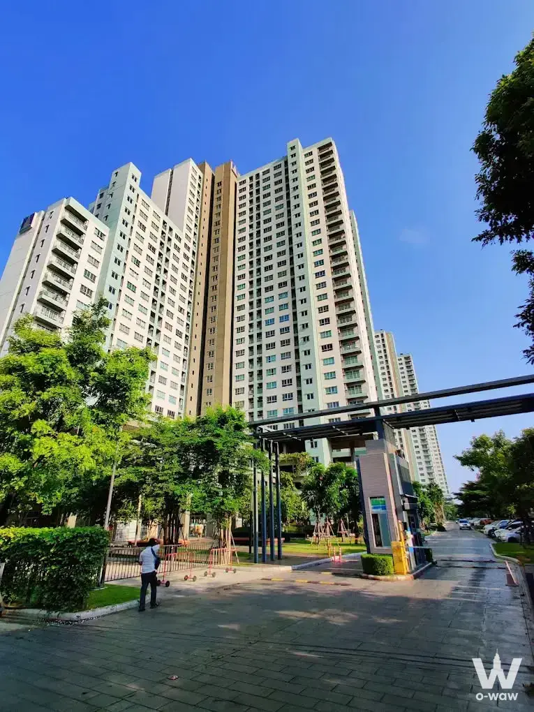 Near Bang Kraso BTS station, Rattanathibet Road, Ngamwongwan area