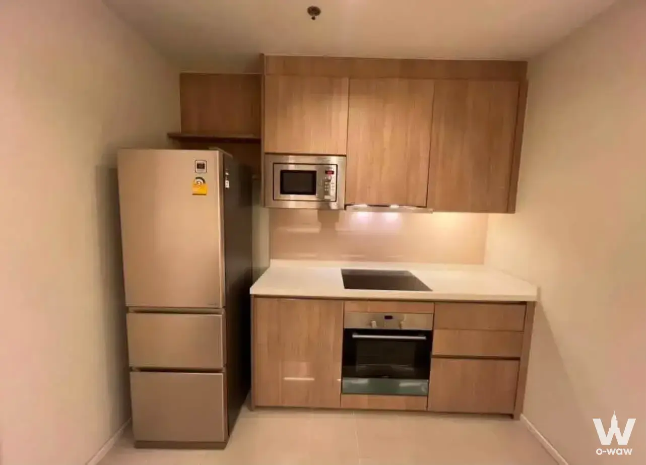 Condo with 3 bedrooms for rent at Circle Living Prototype — photo 3 of 5