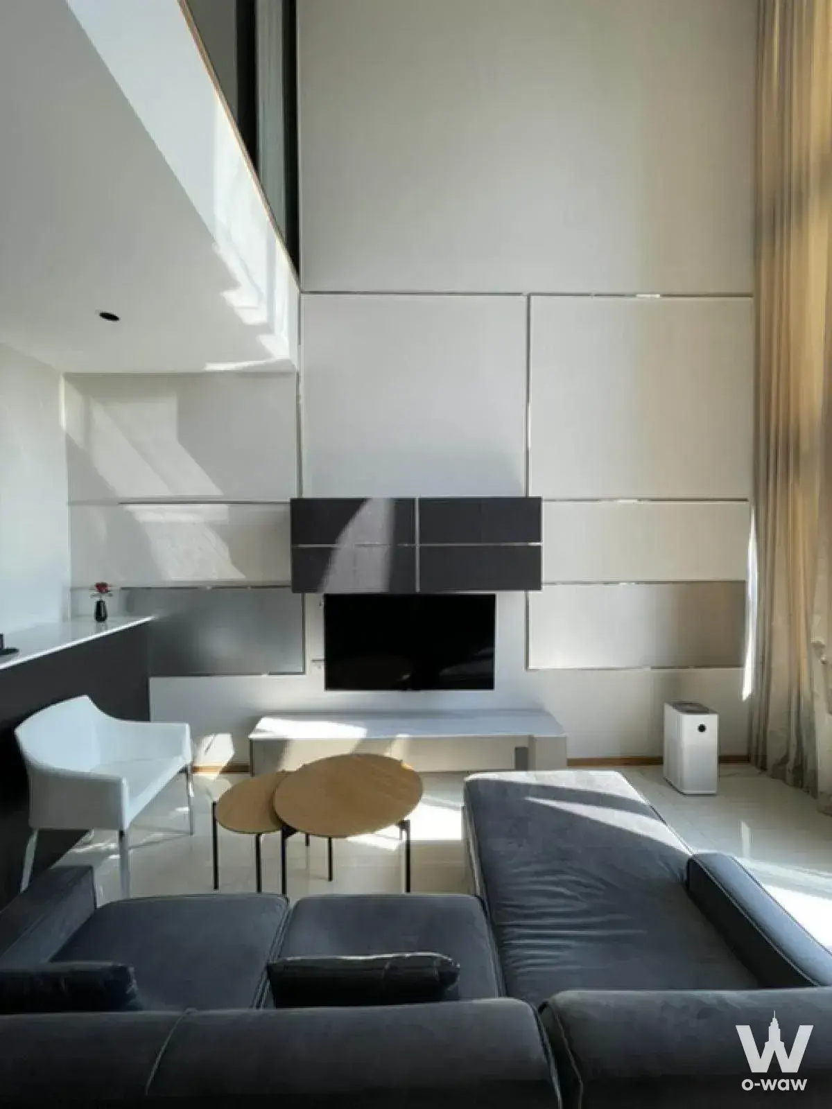 Condo with 1 bedroom for rent at The Emporio Place — photo 2 of 5