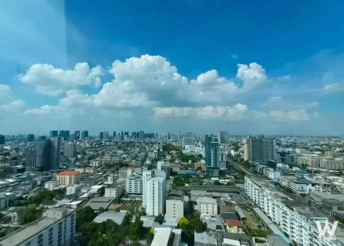Ratchadaphisek Road (Soi 17), Opposite Muang Thai Life Assurance Headquarters, Bangkok