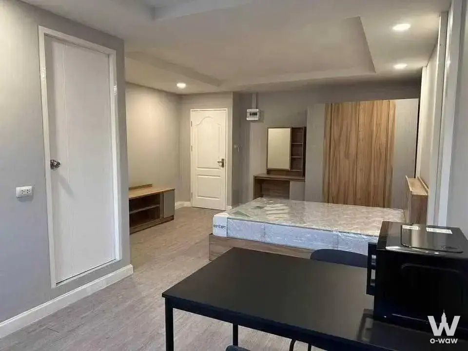 House with 1 bedroom for rent at Motif Sukhumvit - Bangna — photo 2 of 5