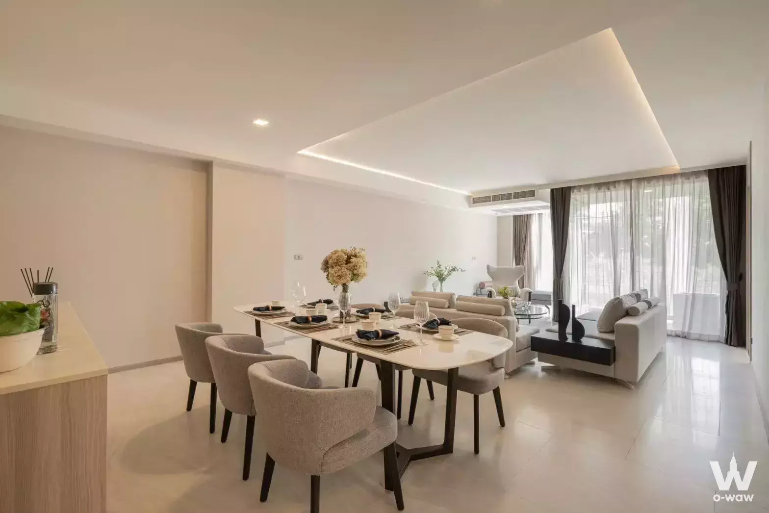 Marble dining table and balcony view in a luxury 3-bed Fynn Sukhumvit 31 condo for rent