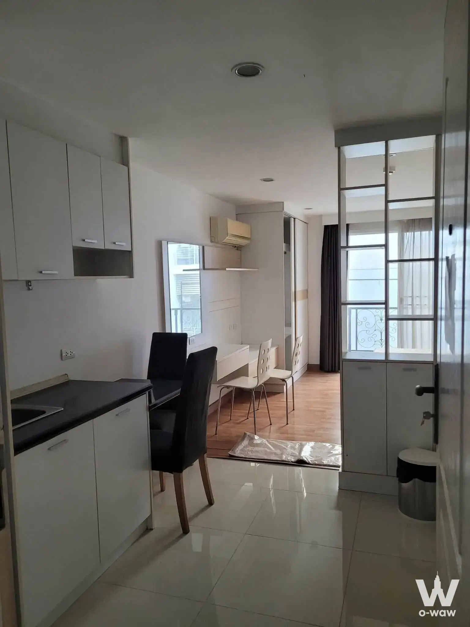 Near Kasem Bundit University, Pattanakarn; near CP Extra Company, The Nine Center Rama 9, Lotus's Pattanakarn, and Air Link Huamark