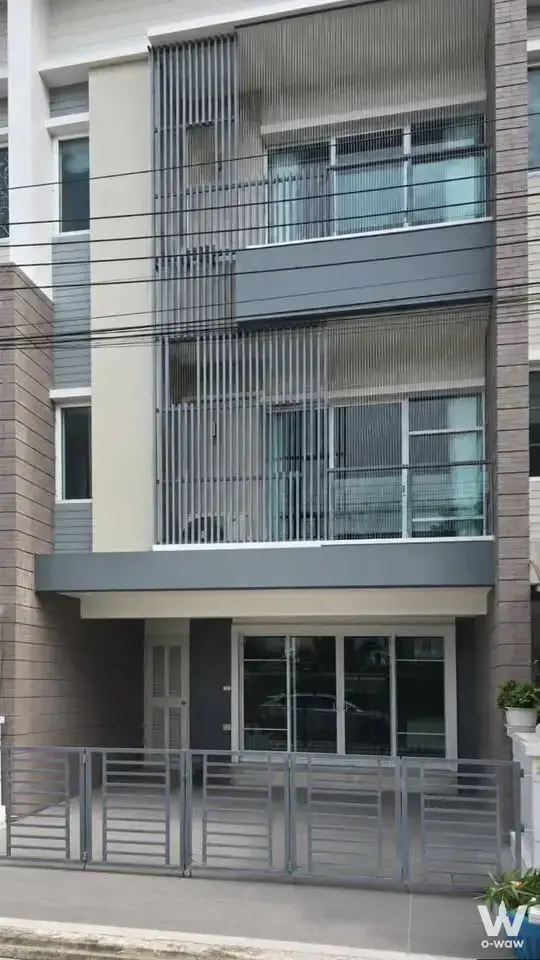 Srinakarin, Bangkok (Near MRT Yellow Line, Seacon Square Srinakarin, Paradise Park, Central Bangna)