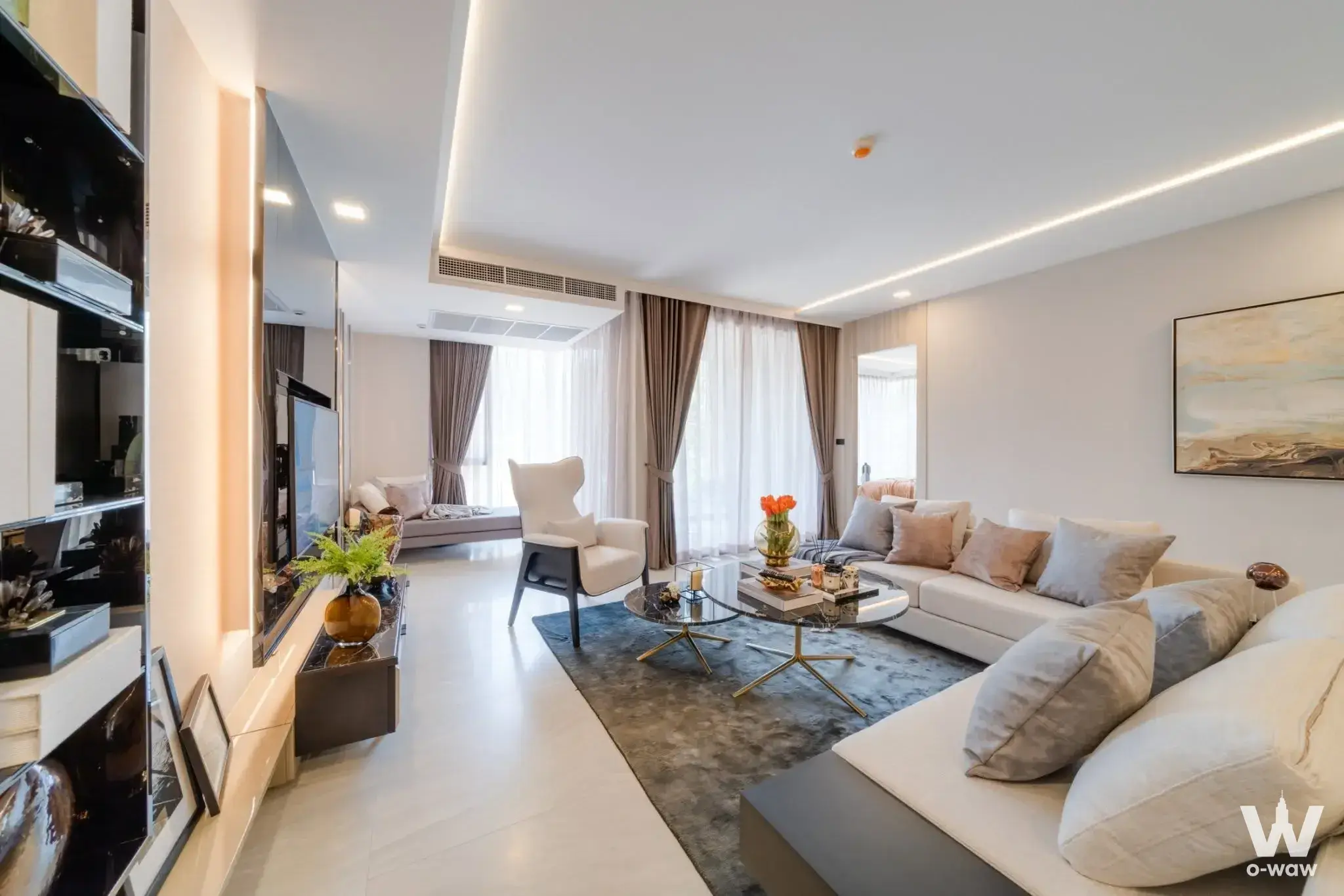 Luxury living room featuring cream leather sofa and floor-to-ceiling windows at Fynn Sukhumvit 31