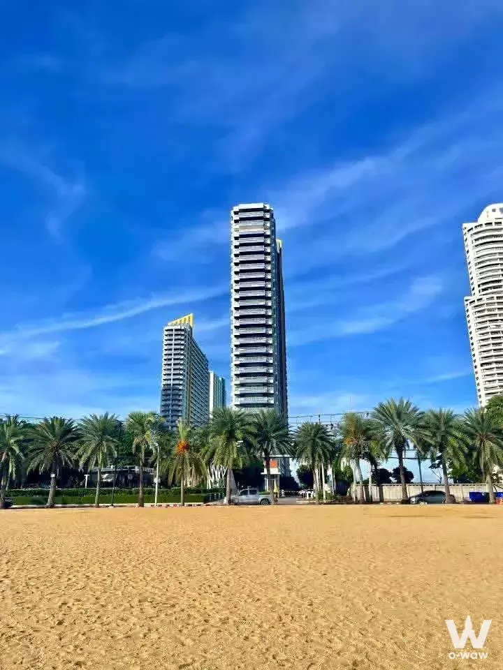 Lumpini Park Beach Jomtien 2-bed condo for sale with palm trees and high-rise towers