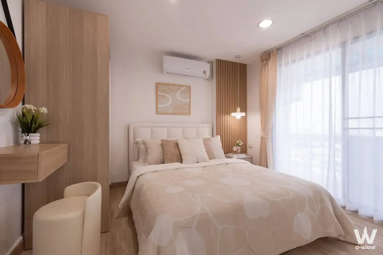 Bright bedroom in a 2-bed Royal Vibhavadi condo featuring a wood slat accent wall and floor-to-ceiling windows